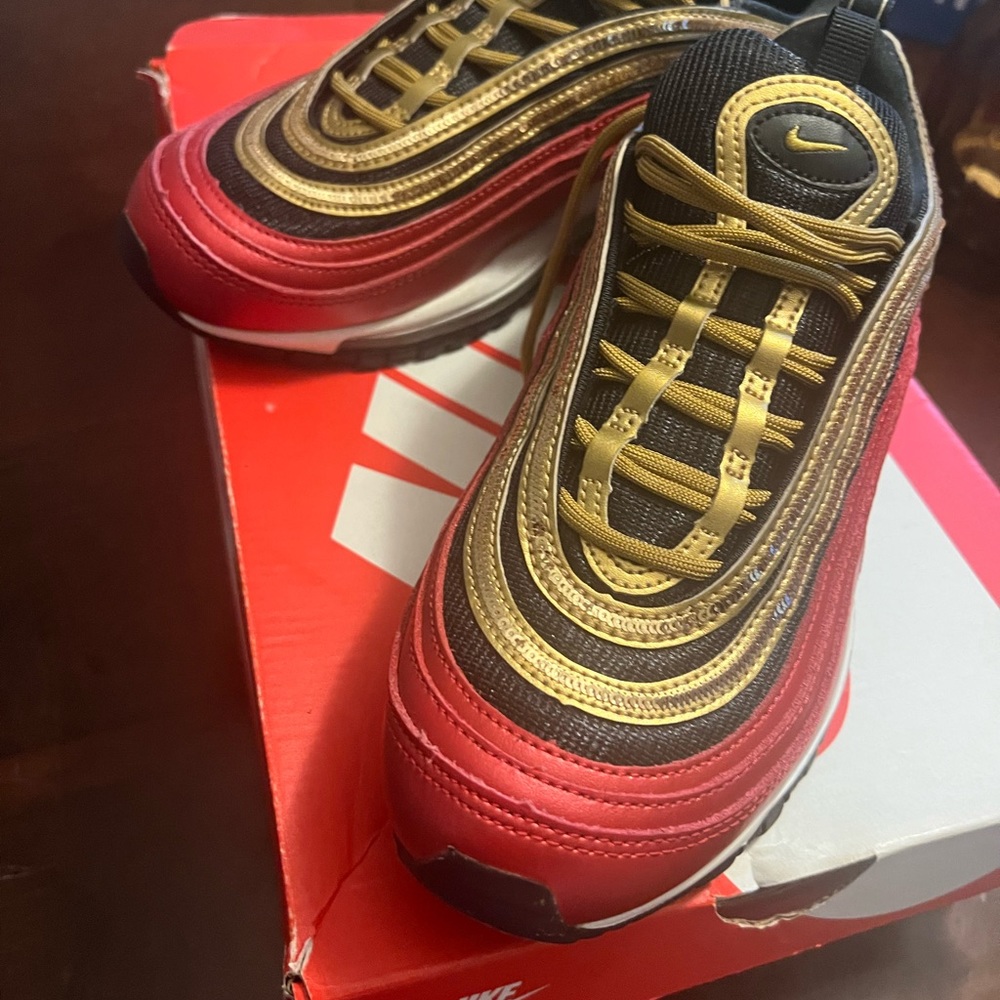 W AIR MAX 97 Size 8 Gently Worn